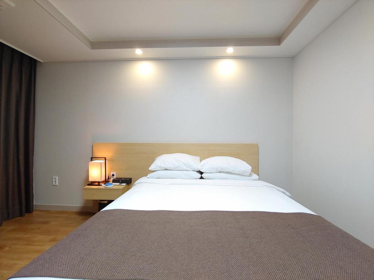 Jeju Lavender Hotel Seogwipo Zewnętrze zdjęcie