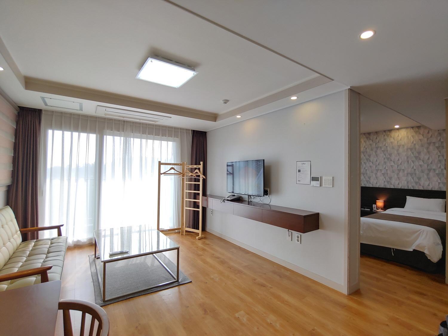 Jeju Lavender Hotel Seogwipo Zewnętrze zdjęcie
