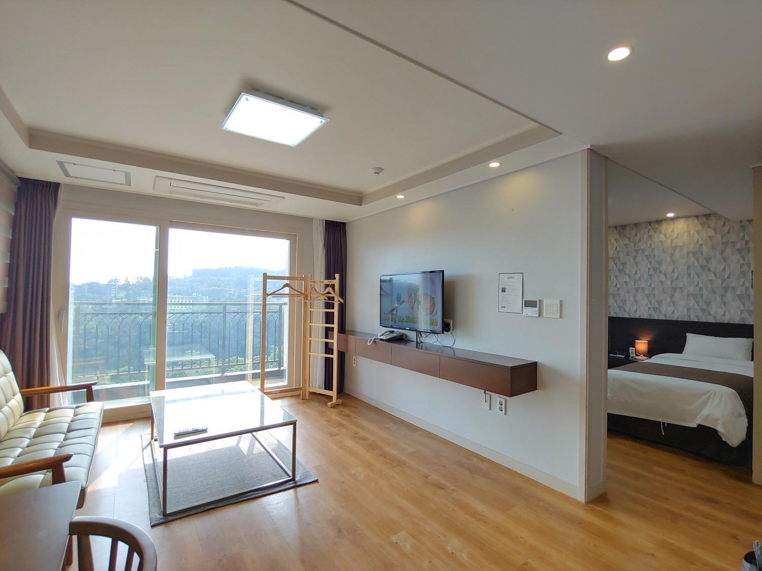 Jeju Lavender Hotel Seogwipo Zewnętrze zdjęcie