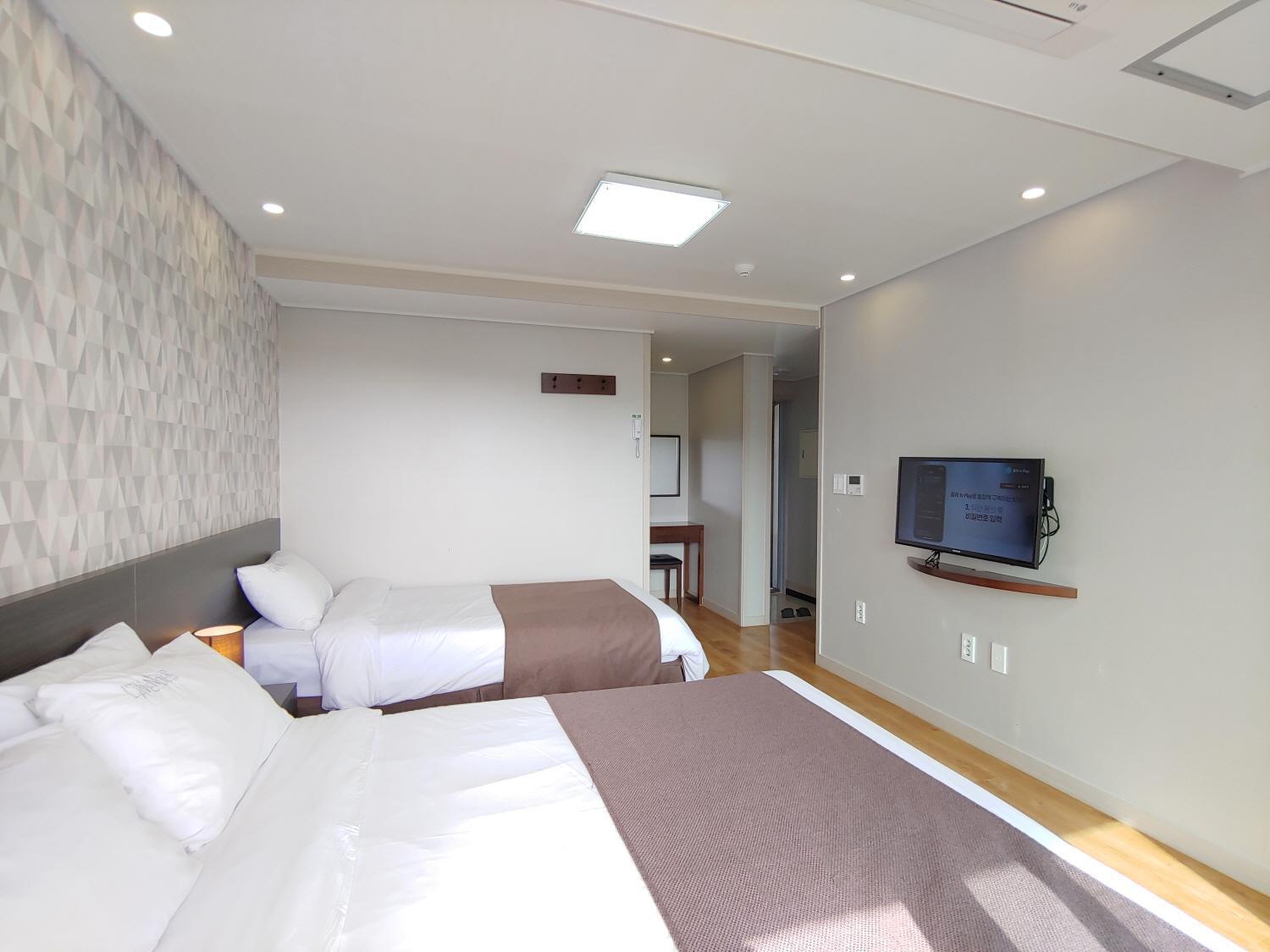 Jeju Lavender Hotel Seogwipo Zewnętrze zdjęcie