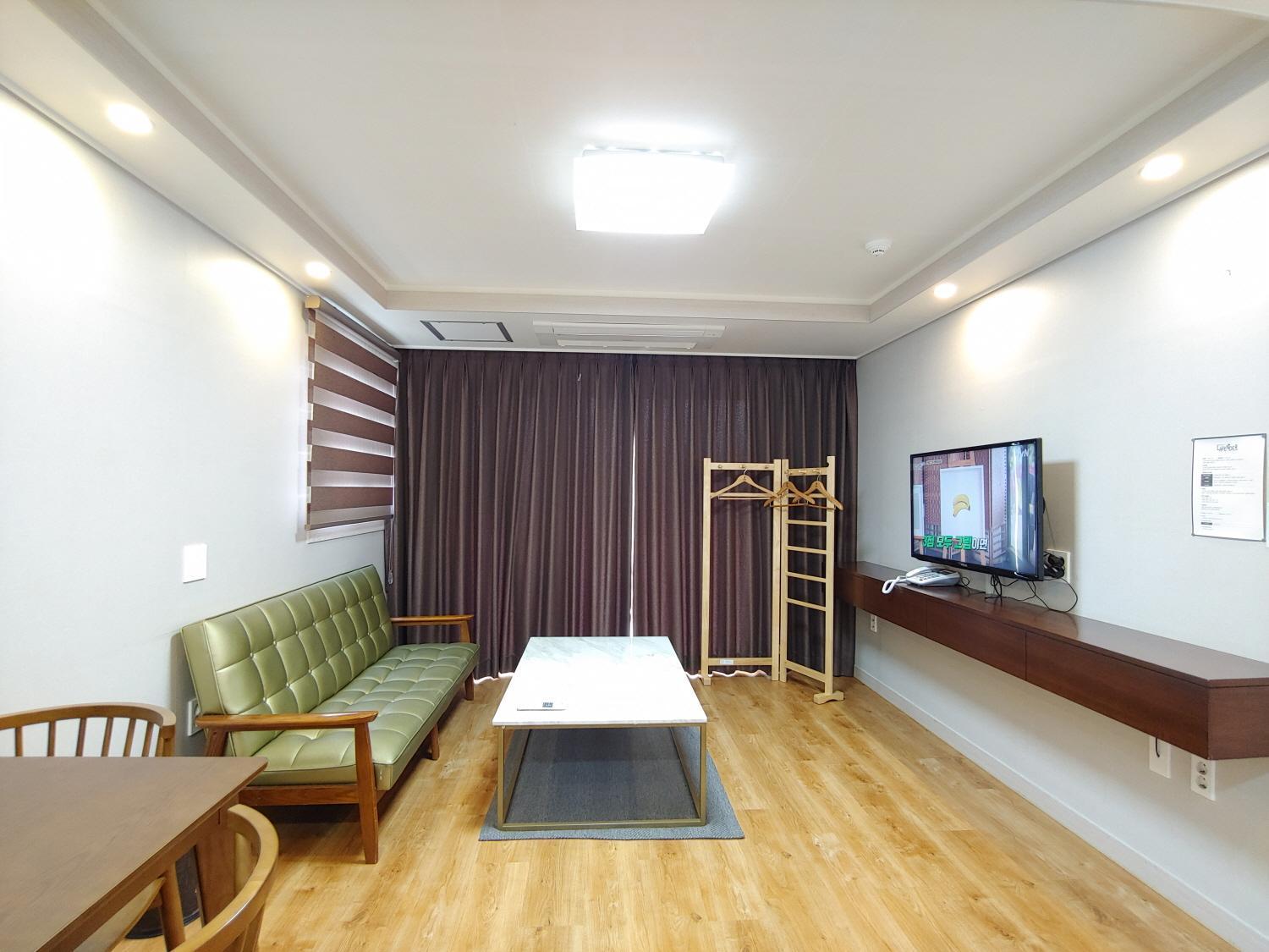 Jeju Lavender Hotel Seogwipo Zewnętrze zdjęcie