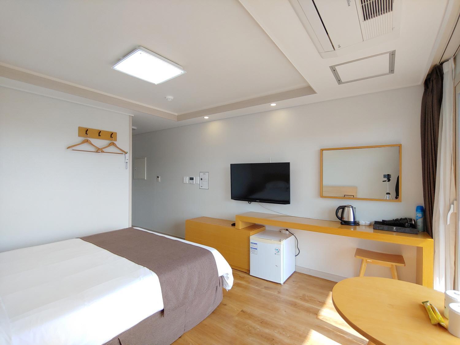 Jeju Lavender Hotel Seogwipo Zewnętrze zdjęcie