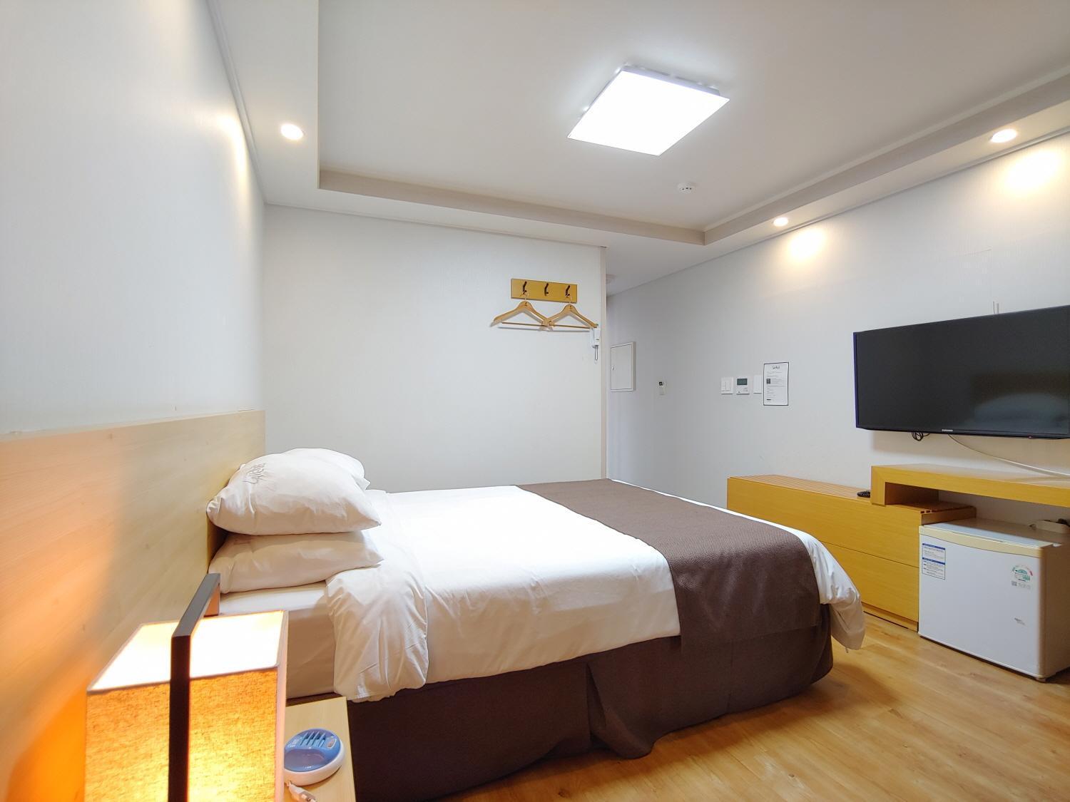 Jeju Lavender Hotel Seogwipo Zewnętrze zdjęcie