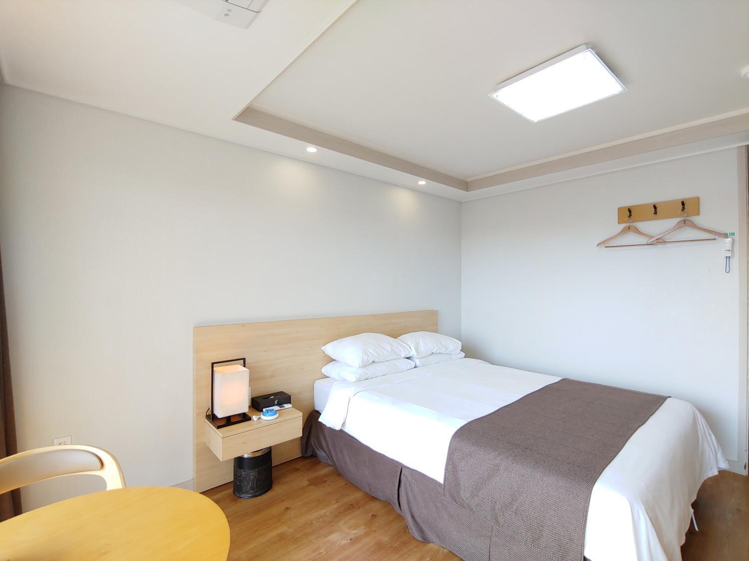 Jeju Lavender Hotel Seogwipo Zewnętrze zdjęcie