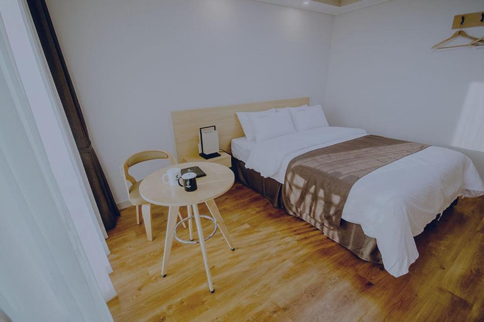 Jeju Lavender Hotel Seogwipo Zewnętrze zdjęcie