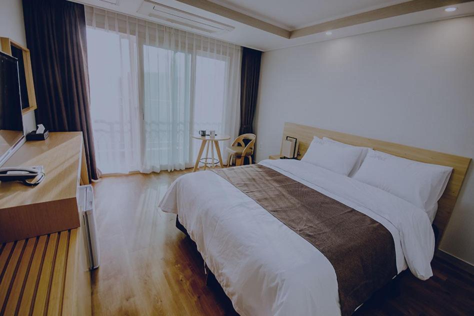 Jeju Lavender Hotel Seogwipo Zewnętrze zdjęcie
